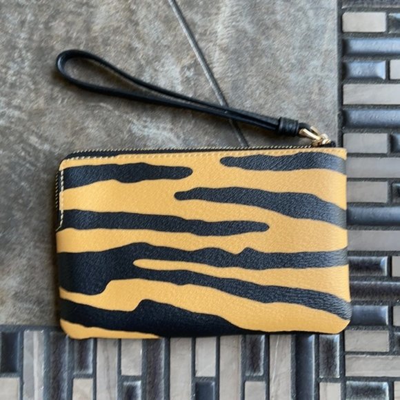 Coach Corner Zip Wristlet With Tiger Print Gold/Honey/Black Multi - Picture 6 of 16